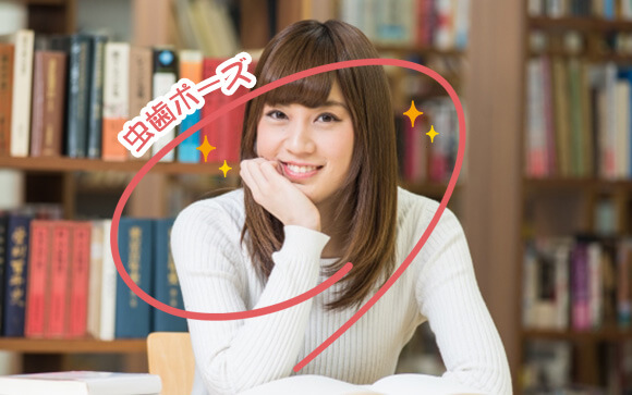 手を顔に当てると小顔に撮れます！
