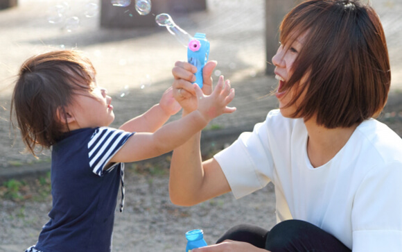 女手で子供の学費を稼ぐため
