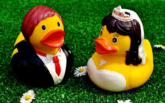 結婚相手の理想の年収が400万円にまで下がった