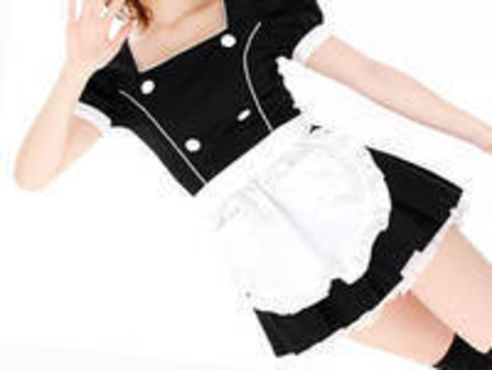 可愛いメイド服でのお仕事