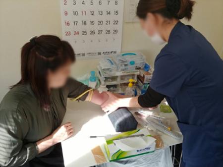 毎月の出張性病検査の様子
