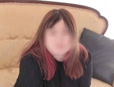 キャスト兼スタッフの女性がおります。