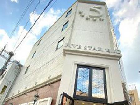 自社ビルで綺麗なお店です。