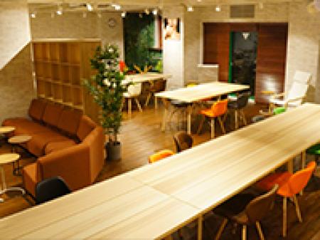 カフェのようなオシャレな事務所内(待機室)