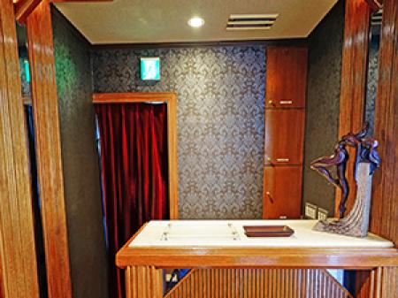 高級店に相応しい内装と調度品