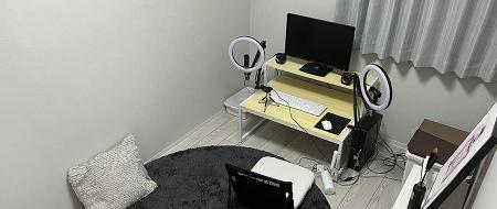 超キレイな配信ルームです。